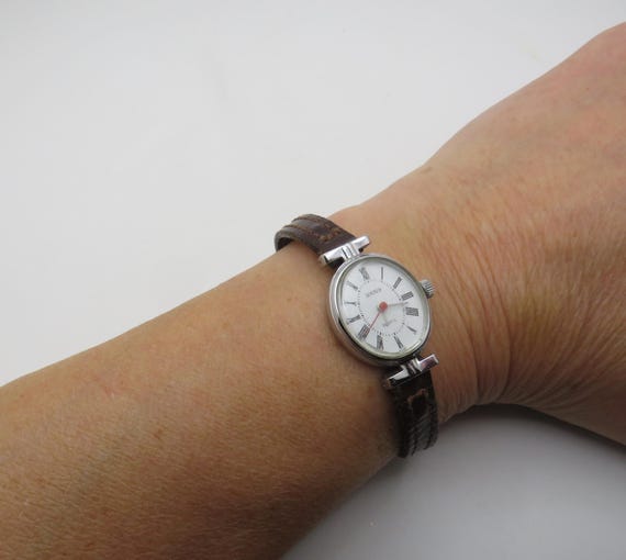 Vintage watch / dress watch / Quartz watch Dress Watch /  womans Watch /  Gift for her (v29)