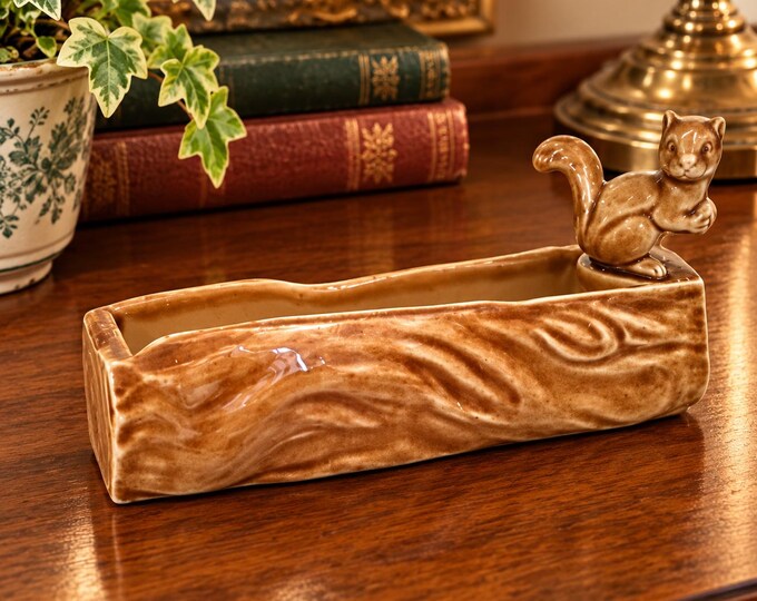 Vintage Wade / brown squirrel / TREE LOG Pottery, Squirrel Planter, Collectable Fauna Ceramic
