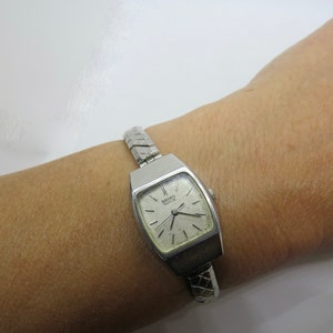 Vintage tank watch / Seiko watch /  Quartz watch / Ladies Dress Watch /  ladies small face Watch /  Gift for her