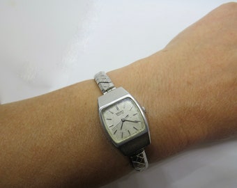 Vintage tank watch / Seiko watch /  Quartz watch / Ladies Dress Watch /  ladies small face Watch /  Gift for her