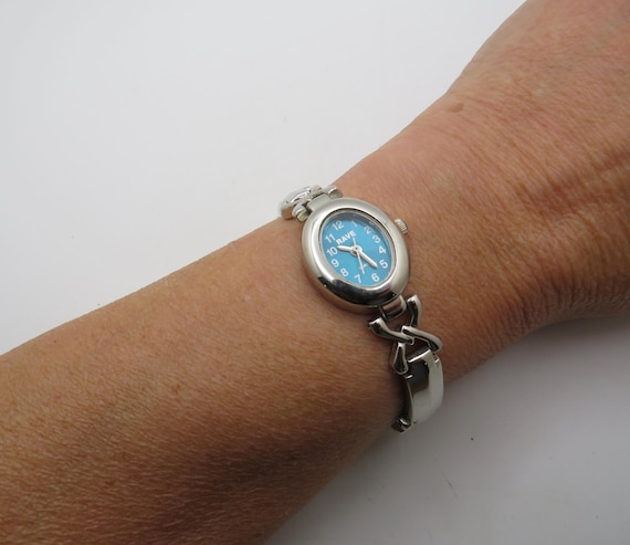 Watch / classic ladies blue dial Watch / womans watch / Vintage watch / quartz watch / watch / vintage ladies / watch (x19)