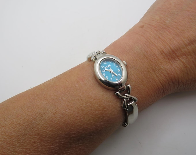 Watch / classic ladies blue dial Watch / womans watch / Vintage watch / quartz watch / watch / vintage ladies / watch (x19)