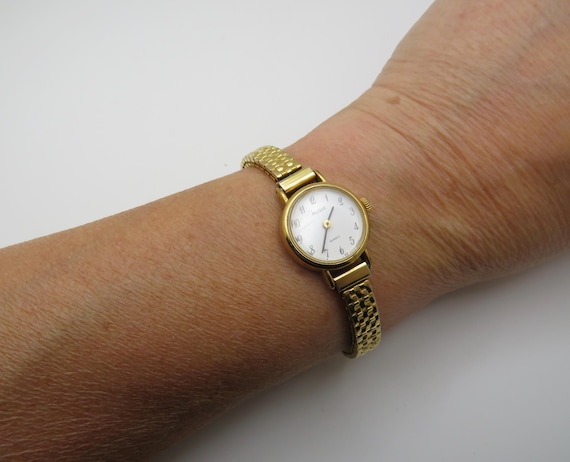 vintage watch / vintage pulsar by seiko wrist watch / womans gold watch / expanding wrist 7" watch / vintage sport  / ladies watch (b26)