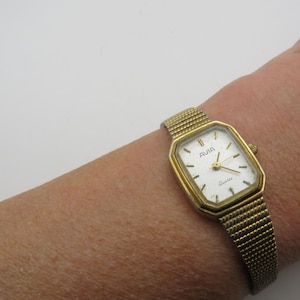 Avia Watch - Etsy Canada