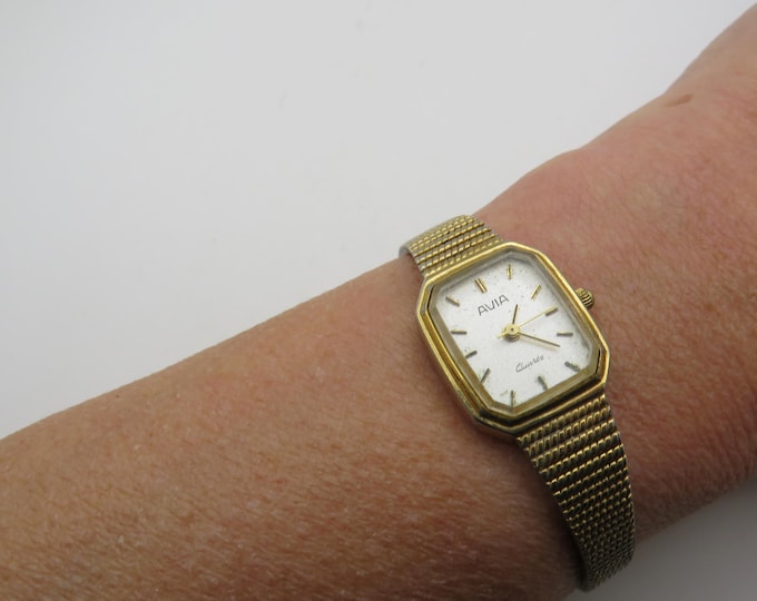 Vintage Avia wrist watch / womans watch /  vintage watch / vintage sport  / watch / ladies watch (k3)