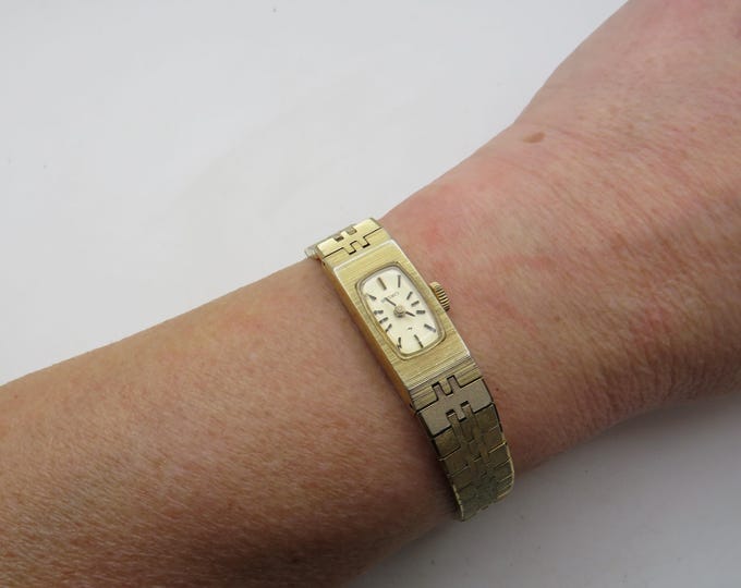 vintage mechanical seiko watch / rectangle watch / gift for her / vintage wrist watch / gold watch / vintage 60s / womens  watches (c6)