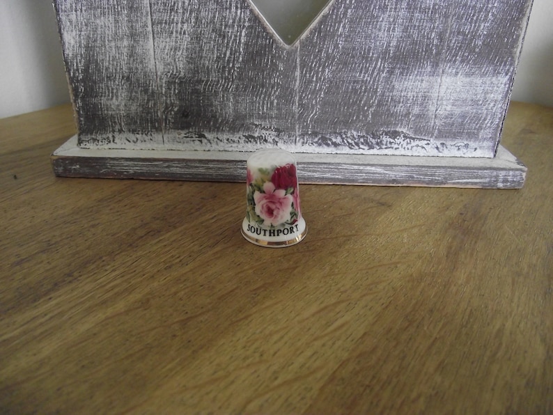Vintage thimbles Southport flowers beautiful Fine Bone China bone china England made BRB3