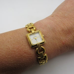 Vintage tank watch / gold watch / Ladies small square  Watch /  womens accurist Watch / Gift for her (t28)