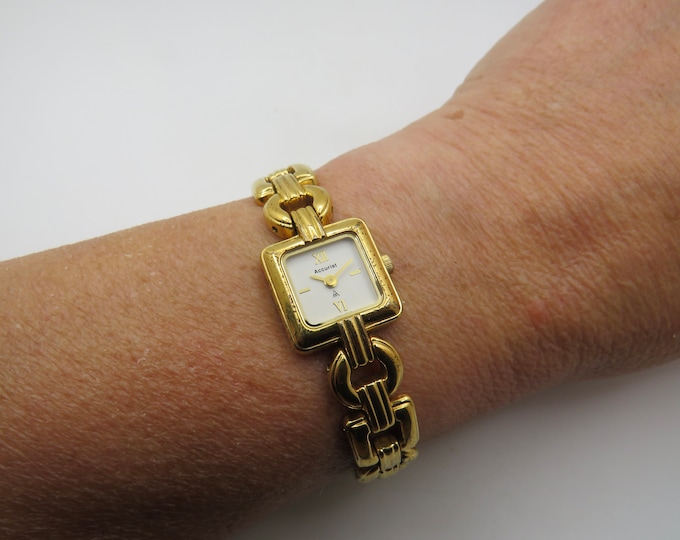 Vintage tank watch / gold watch / Ladies small square  Watch /  womens accurist Watch / Gift for her (t28)