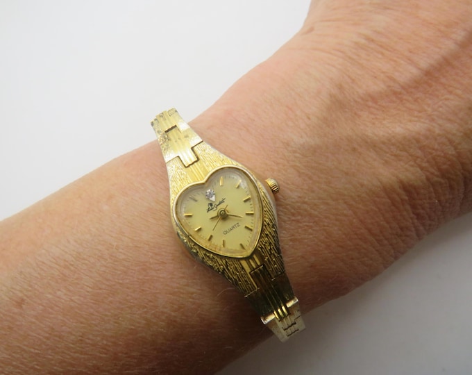 vintage heart Watch / dainty heart dial / quartz watch gold dial  / vintage / womens  watch (x25)