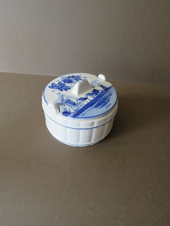Delf / pot / Blue and White / Royal Delft with removable lid /  Windmill / Holland