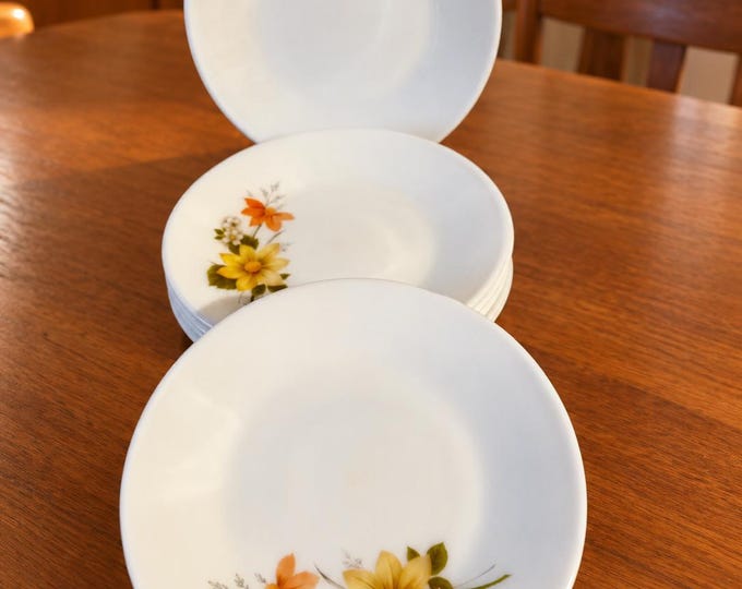Vintage JAJ Pyrex Plates, Autumn Glory Floral Design, Set of 6