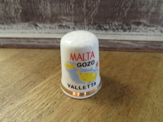 Vintage thimble / Malta Gozo / beautiful gift / bone china / H1