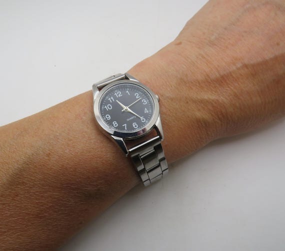 Vintage Ladies Sport Watch: Lightweight Bracelet, Fits 7.6" Wrist (y12)