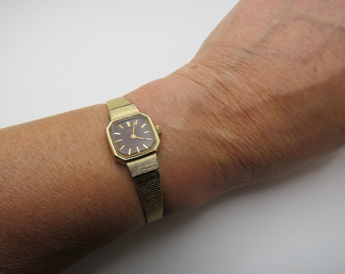 vintage watch / vintage pulsar by seiko wrist watch / womans watch /  vintage watch / vintage sport  / watch / ladies watch (i1)
