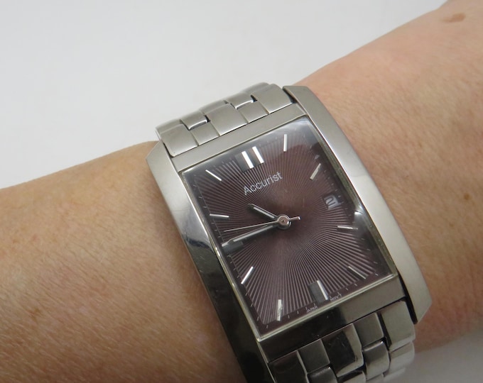 Vintage rectangle watch / tank /  7.7" wrist / accurist brown dial / quartz battery / Japan /  u21