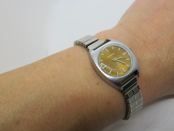 vintage mechanical ladies watch / USSR jewels Wat
