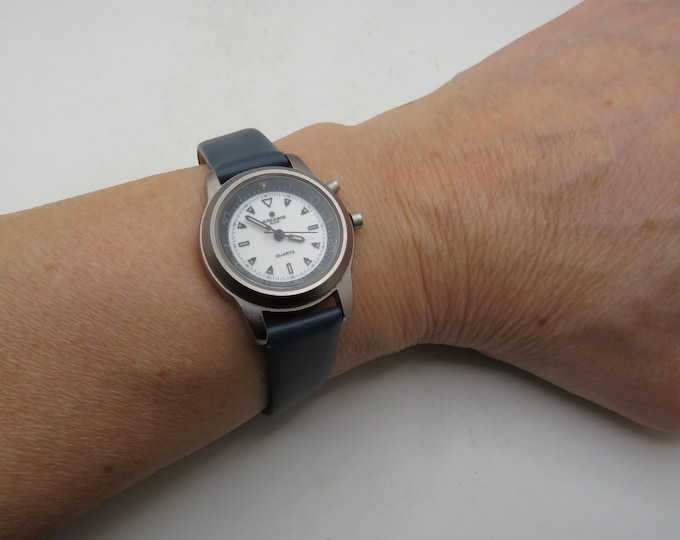Glow watch / Junghans Watch / womens watch / Vintage watch / quartz watch / glow watch / vintage ladies / watch (g9)