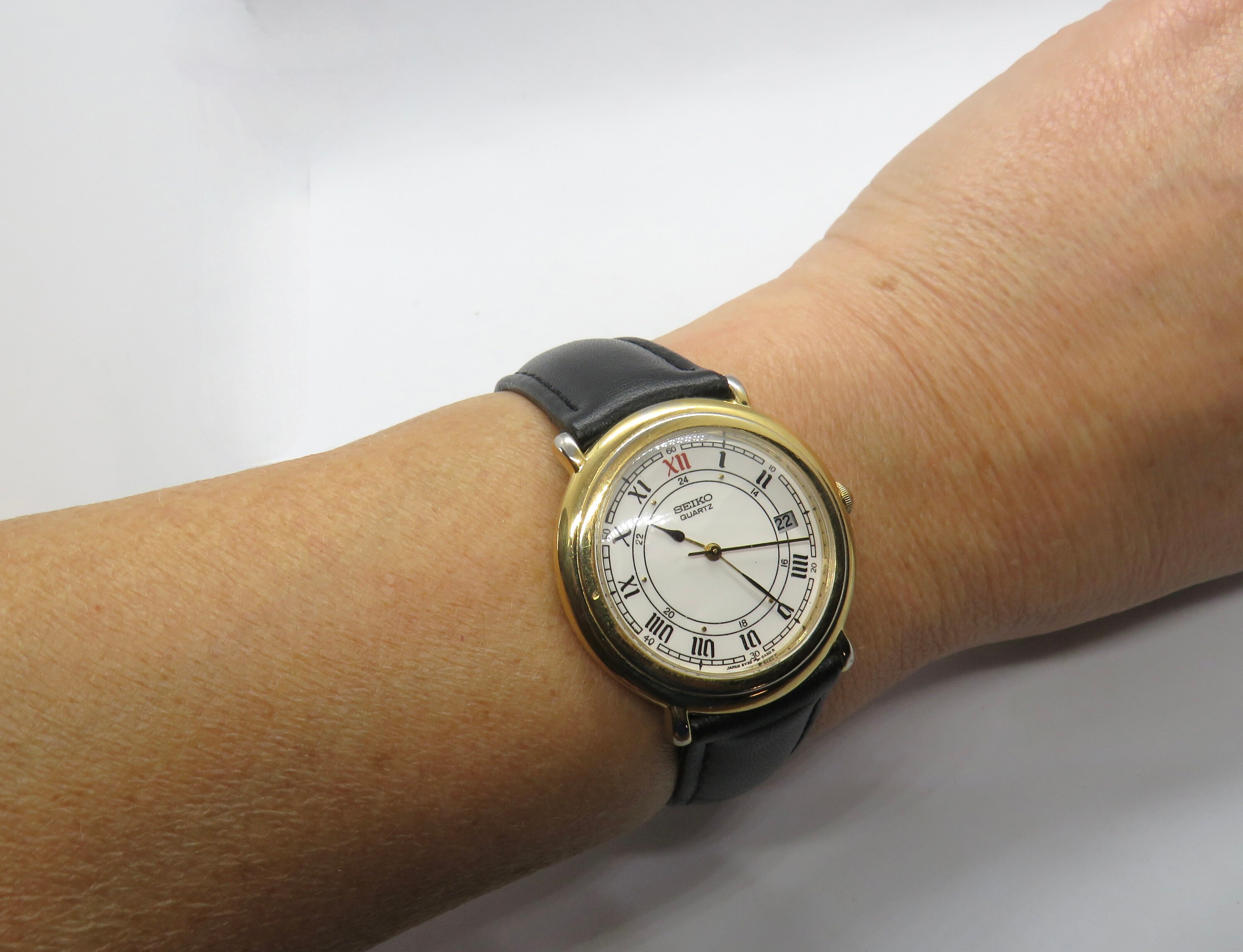 seiko mens day date dress watch gold tone