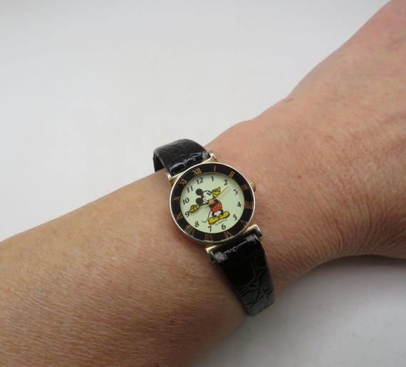 Vintage Disney Mickey Mouse Quartz Watch (a12)