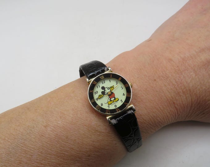 Vintage Disney Mickey Mouse Quartz Watch (a12)
