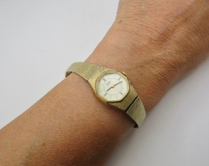 vintage womens gate bracelet Watch / dainty dial / 19.5cms wrist quartz watch  / vintage seiko  / womens  watch (b7)