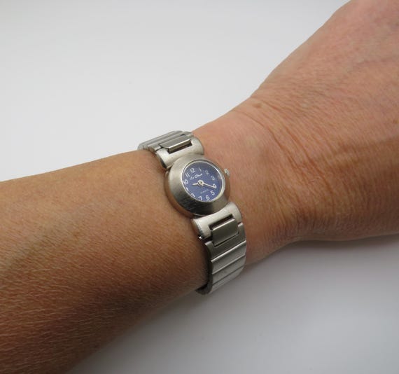 vintage watch / Blue dial / 8" wrist size / womans watch / vintage office siren  / watch / ladies watch (R30)