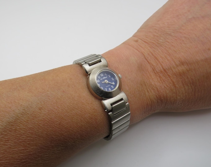 vintage watch / Blue dial / 8" wrist size / womans watch / vintage office siren  / watch / ladies watch (R30)