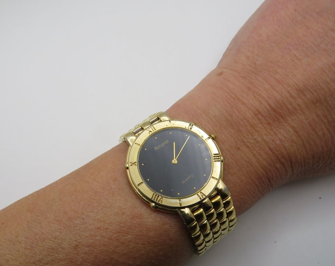 Vintage dress watch / Quartz watch / small 6.8" wrist / vintage gents Watch / watch / vintage sport  / watch / p5