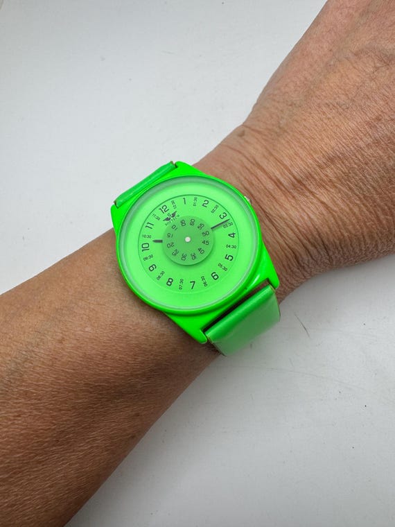 Softech London, Bright green,Second wheel ticks, 38mm deadstock (k7)