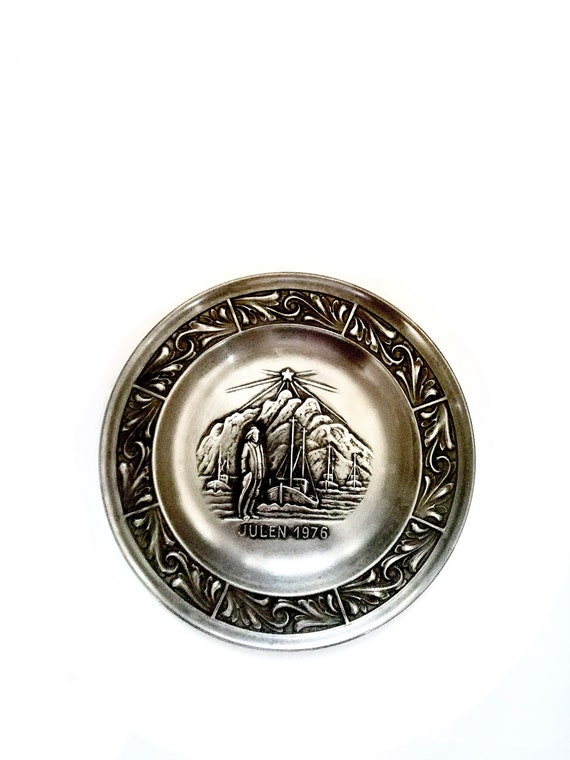 vintage Pewter Plate / Astri Holthe / Julen 1976 / Collectible / Pewter Plate Norwegian Pewter Norsk Made In Norway Norwegian Wall Decor