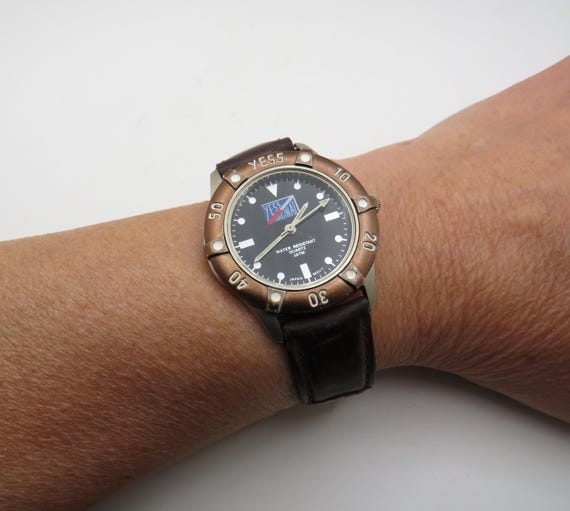 Vintage Yess watch / Black dial watch / Quartz watch / gents sports Watch / Gift for him (h18)