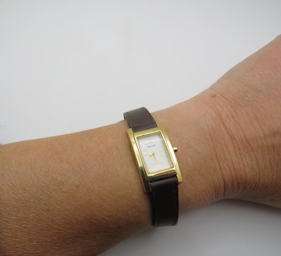 Vintage watch / Accurist dress watch / square dial /  Quartz watch / Ladies Gold Dress Watch /  ladies Watch /  Gift for her  (w1)