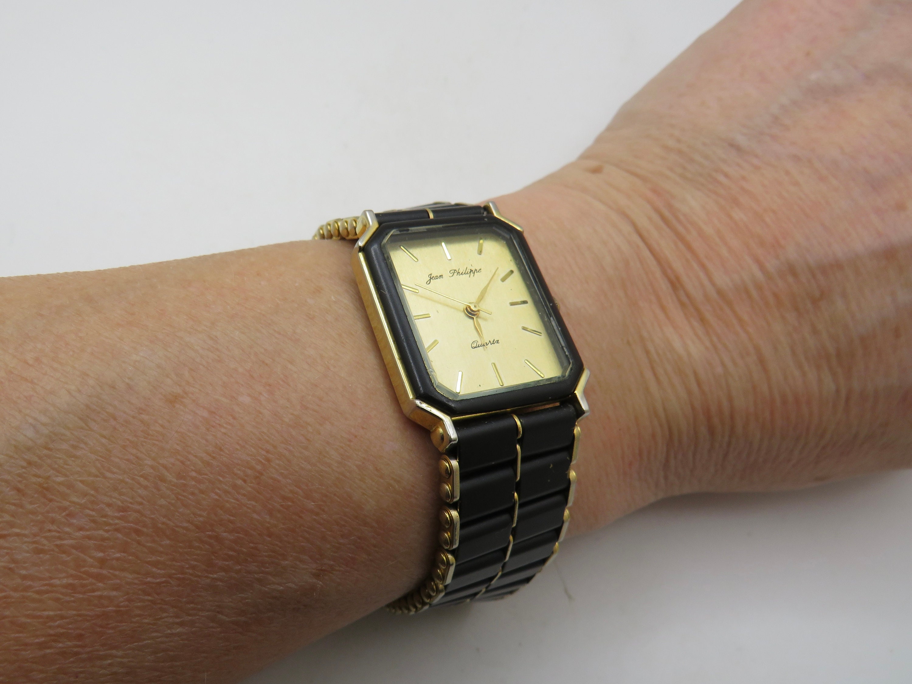 Max quartz watch price deals