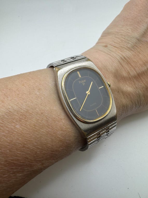 Pulsar by seiko vintage quartz wristwatch with integrated stainless steel bracelet (x31)
