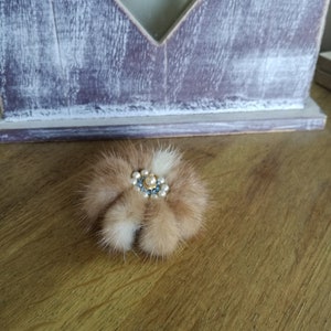 Vintage Perle Pelz Brosche / hergestellt in England / Damen tragen / Vintage Kleidung / Geschenk für sie / 60er Jahre (RB)