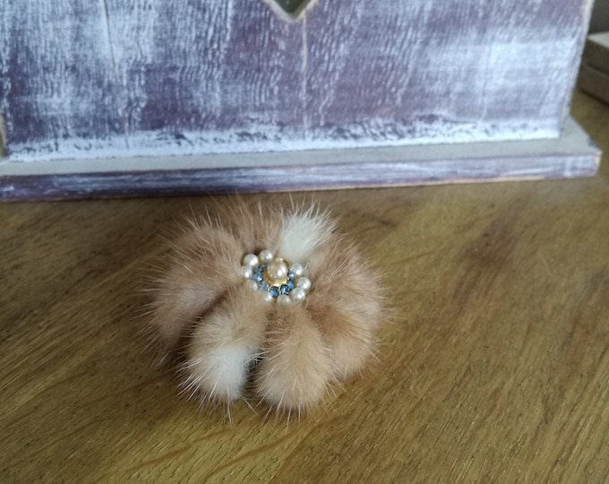 Vintage pearl Fur Brooch / made in England / ladies wear / vintage clothing / gift for her / 60's  (RB)