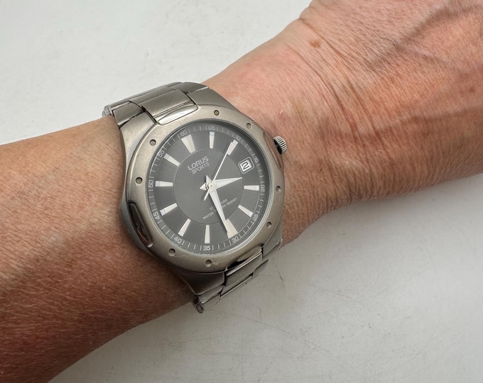vintage Titanium Watch / Lorus watches / Vintage date watch / quartz watch