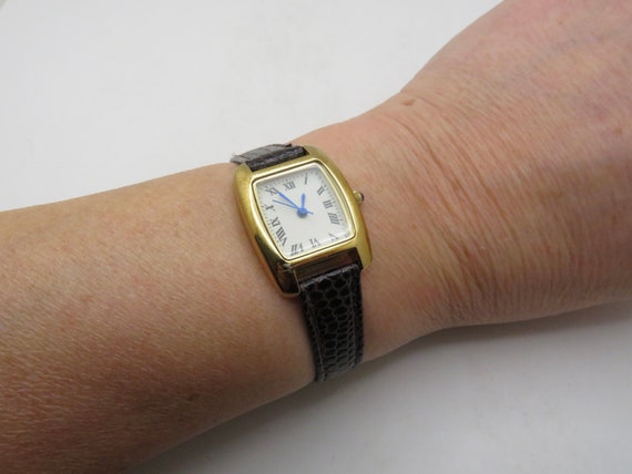 Omega Vintage con classico quadrante oro - numeri romani