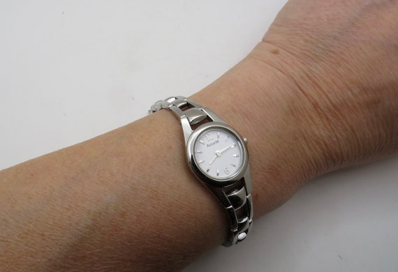 vintage watch / classic accurist Watch / womens watch / Vintage watch / quartz watch / small wrist 6.5"  / watch / vintage ladies / R24