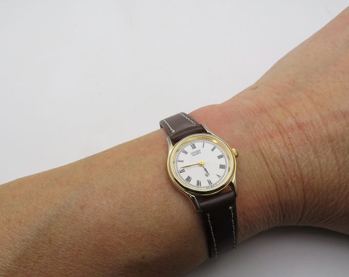 vintage Citizen gold watch / 6.8" wrist size max / vintage womans  Y2K watch / Japan watch / vintage Watch / watch ladies watch (w8)
