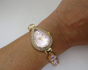Pink Heart Watch Bracelet: Gold Plated Ladies Quartz Watch (AA20)