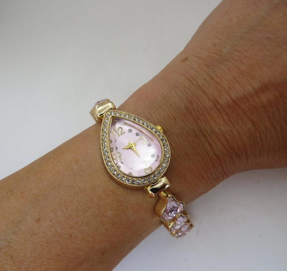 Pink Heart Watch Bracelet: Gold Plated Ladies Quartz Watch (AA20)