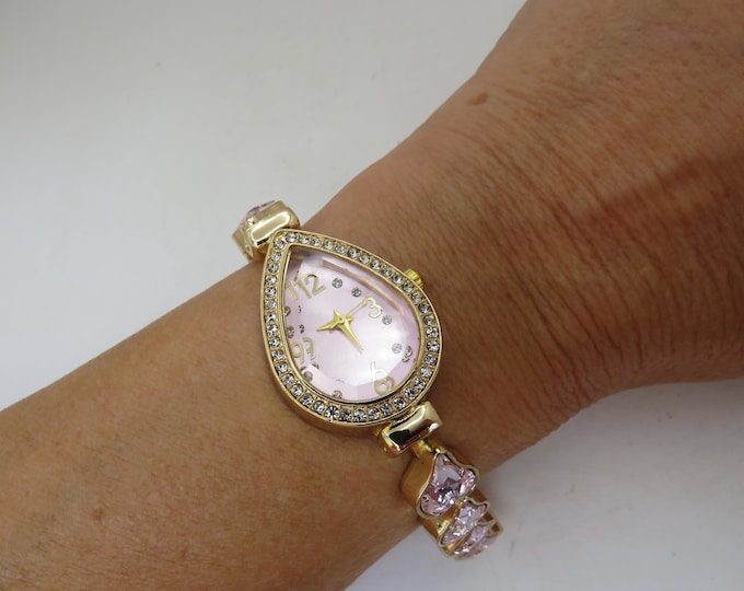 Pink Heart Watch Bracelet: Gold Plated Ladies Quartz Watch (AA20)
