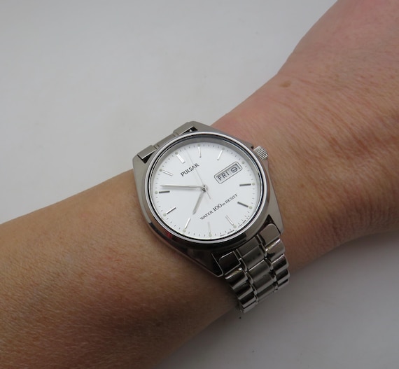 Vintage sports watch / 100 m watch / Pulsar by seiko watch / vintage gents Watch / watch / vintage sport  / gift for him (f13)