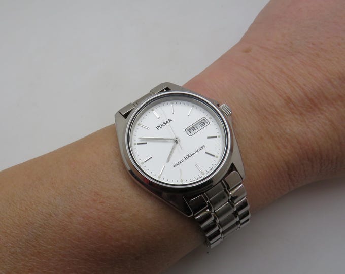 Vintage sports watch / 100 m watch / Pulsar by seiko watch / vintage gents Watch / watch / vintage sport  / gift for him (f13)