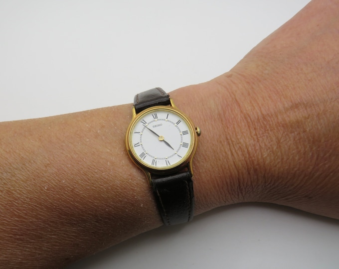 vintage gold watch / Seiko watch / vintage Japan / leather wrist watch / vintage Watch / watch / ladies watch s23