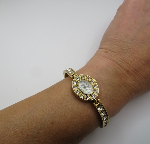 Vintage watch  / diamond dress watch / 7" wrist Quartz watch / Ladies Dress Watch / womens Watch / Gift for her (d10)
