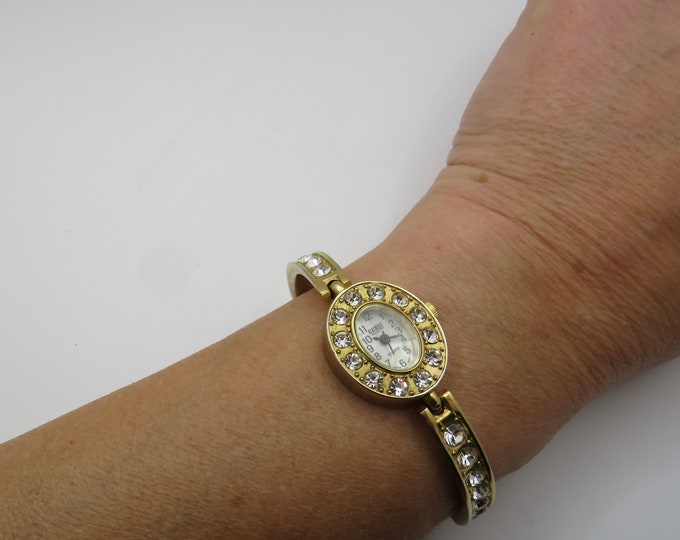 Vintage watch  / diamond dress watch / 7" wrist Quartz watch / Ladies Dress Watch / womens Watch / Gift for her (d10)