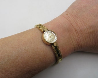 montre suisse vintage / cadeau pour elle / montre-bracelet vintage / montre mécanique / montre vintage / vintage des années 60 / montre pour femme (d9)